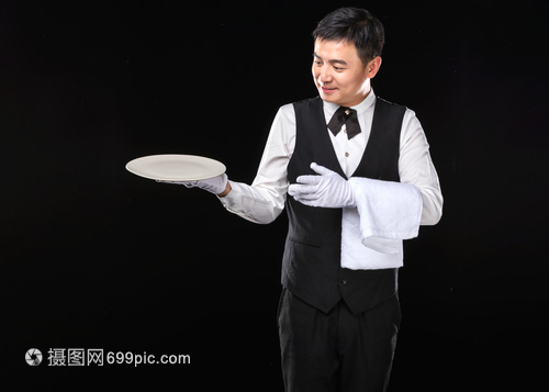 男服務(wù)生托托盤(pán)動(dòng)作